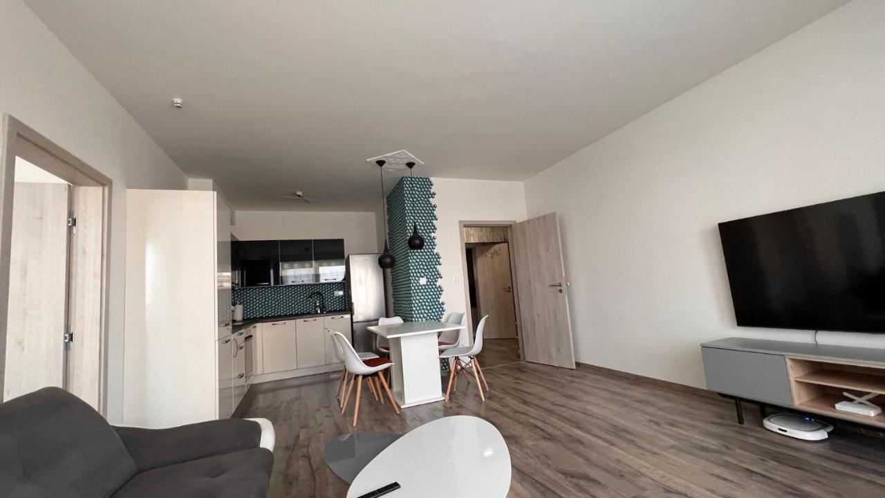 Air-Conditioned, 2 Room Apartment With Balcony, New Building Raca Bratislava Luaran gambar